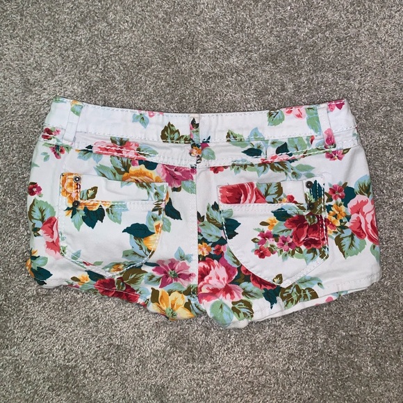 Vanilla Star Juniors White floral jean shorts sz 9 - Picture 7 of 8